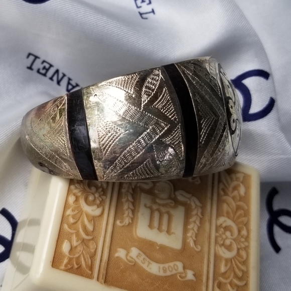 Tuareg VTG Silver and Ebony Bangle Bracelet - Picture 6 of 7